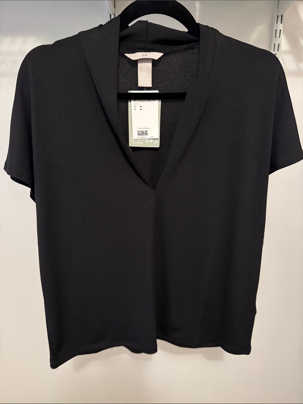 H&M Black Short Sleeve V-Neck Top